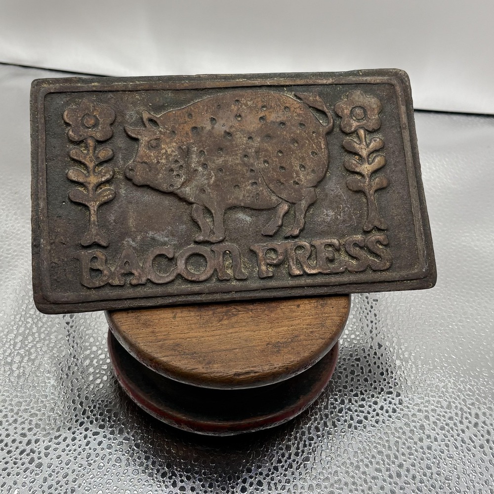 Cast Iron Bacon Press Pig Design Wood Handle Brown Kitchen Grill Tool Farmhouse